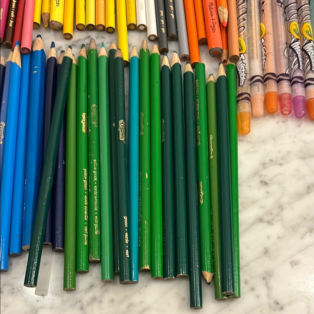 Crayola Colorful Art Set - Picture 3 of 9